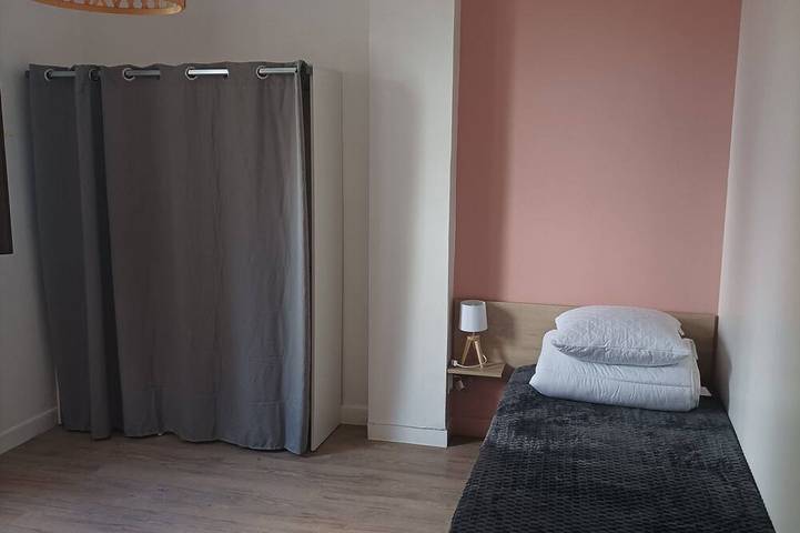 Gîte pour 4 personnes, avec jacuzzi et piscine ainsi que terrasse et jardin à Chatuzange-le-Goubet - 3