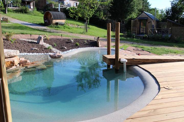 Chalet pour 4 personnes, avec Balcon et Jacuzzi ainsi que Terrasse et Jardin