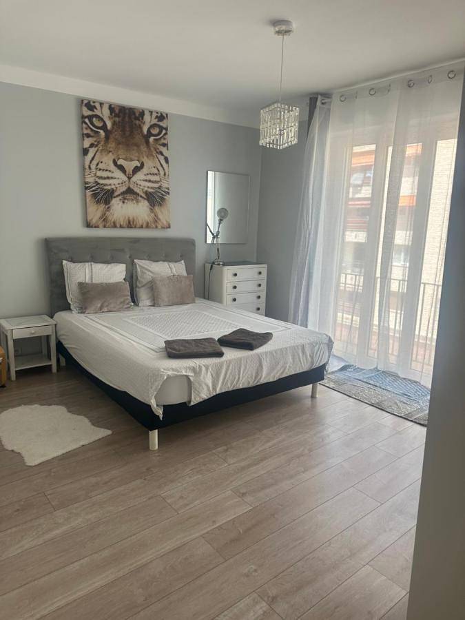 Appartement entier, Two-Bedroom Apartment in Beaulieu-sur-Mer, Côte méditerranéenne (France)