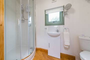 Camping for 2 People in Wootton Bridge, Isle of Wight, Photo 4