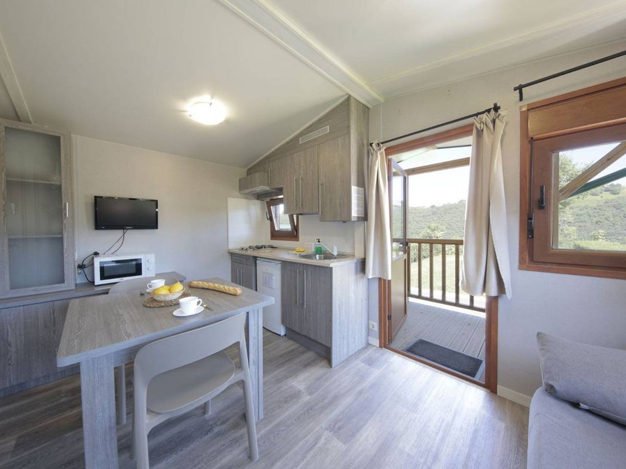 Acogedor bungalow con terraza en Zumaia para 3 personas in Zumaya, Ruta del flysch