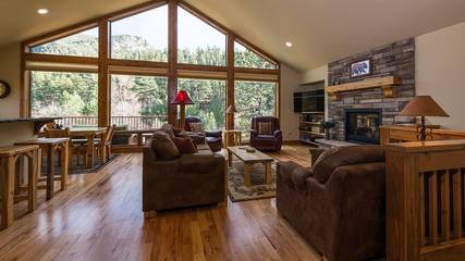Vacation Home for 8 Guests in Estes Park, Larimer County, Picture 2