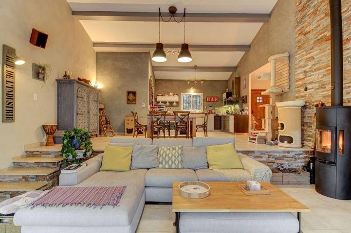 Location de vacances pour 6 personnes, avec piscine ainsi que vue et balcon à Toudon