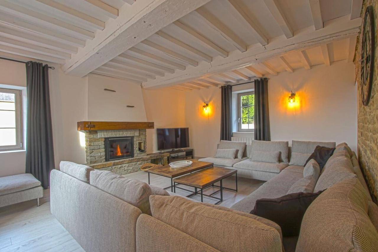 Five-Bedroom House in Lingèvres, Région de Bayeux