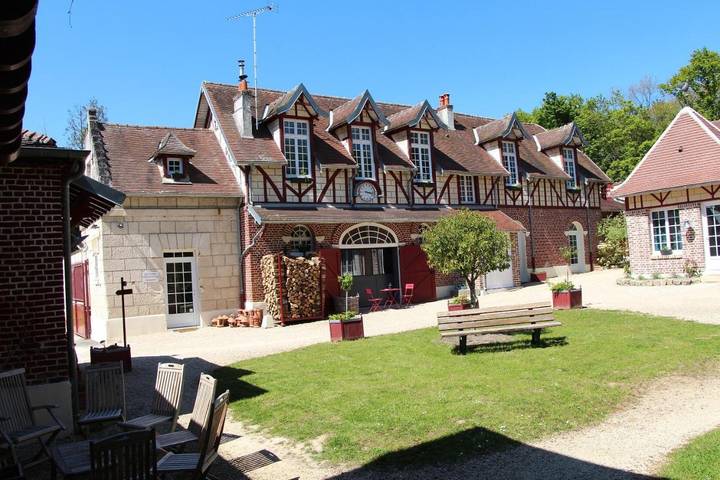 Gîte pour 5 personnes, avec vue et terrasse, animaux acceptés à Vieux-Moulin