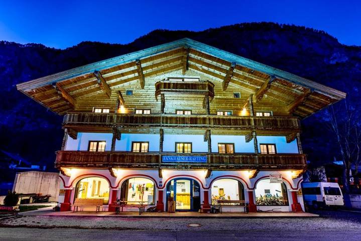 Ferienhaus für 6 Personen, mit Balkon und Terrasse sowie Garten und Ausblick in Haiming