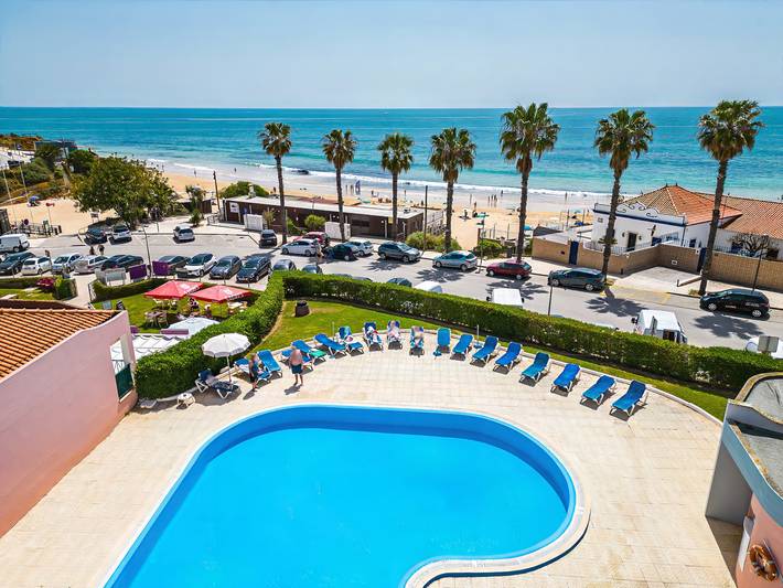 Ferienwohnung für 6 Personen, mit Balkon und Terrasse sowie Garten und Pool in Portimão - 3