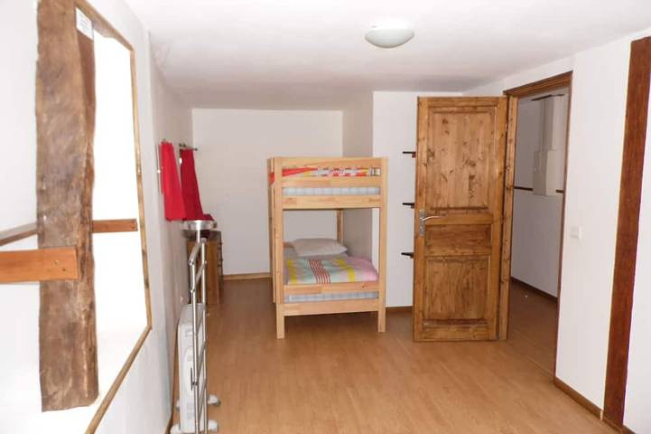 Gîte pour 8 personnes, avec terrasse et jardin à Rivèrenert - 3