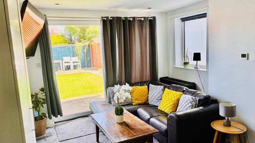 Bed and breakfast for 5 people, with Terrace and Garden as well as View in Sheffield