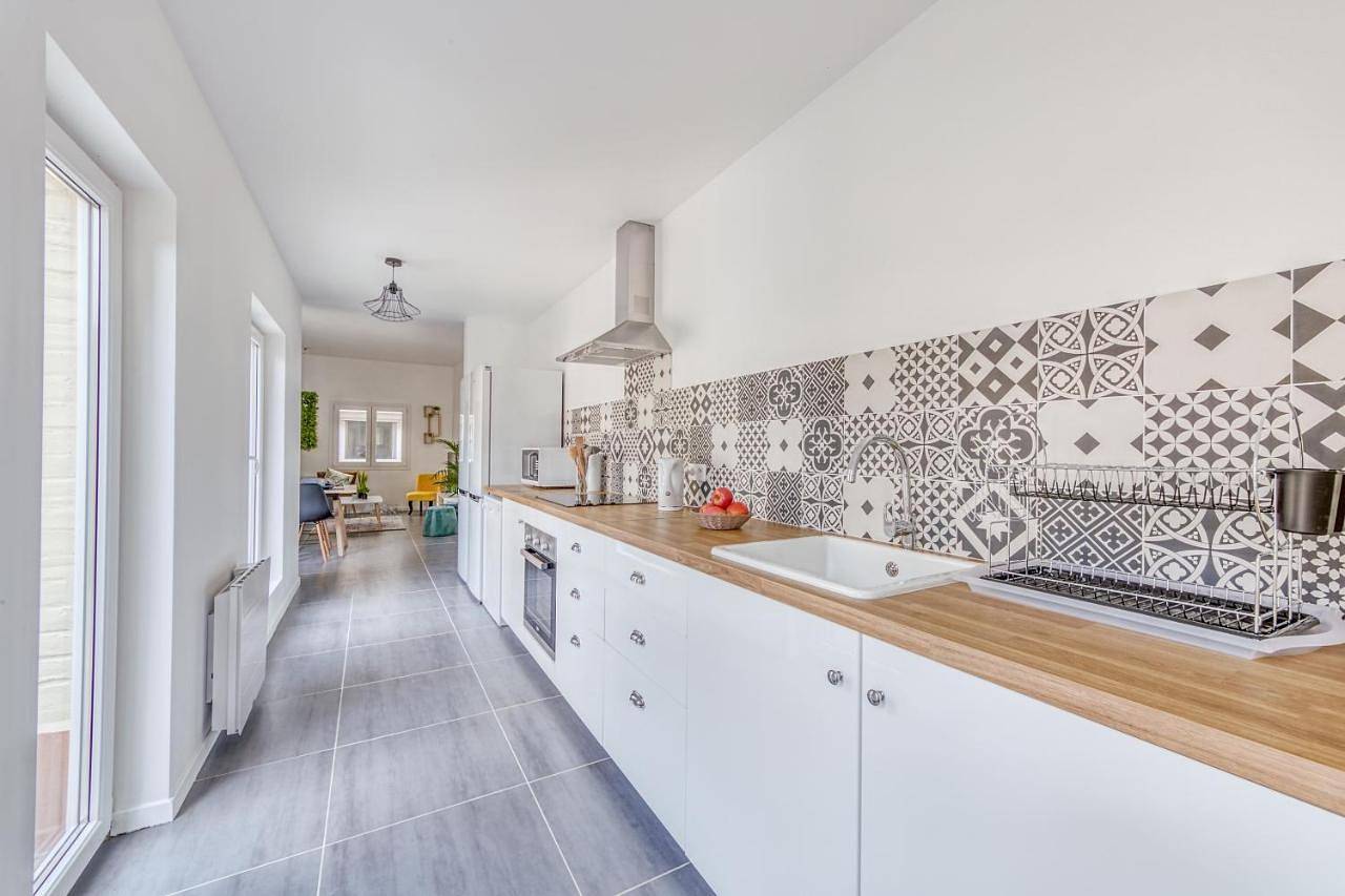 Villa Spacieuse 6 ch/12 personnes/ 6 Sdb Wc privée in Valenciennes, Région de Valenciennes