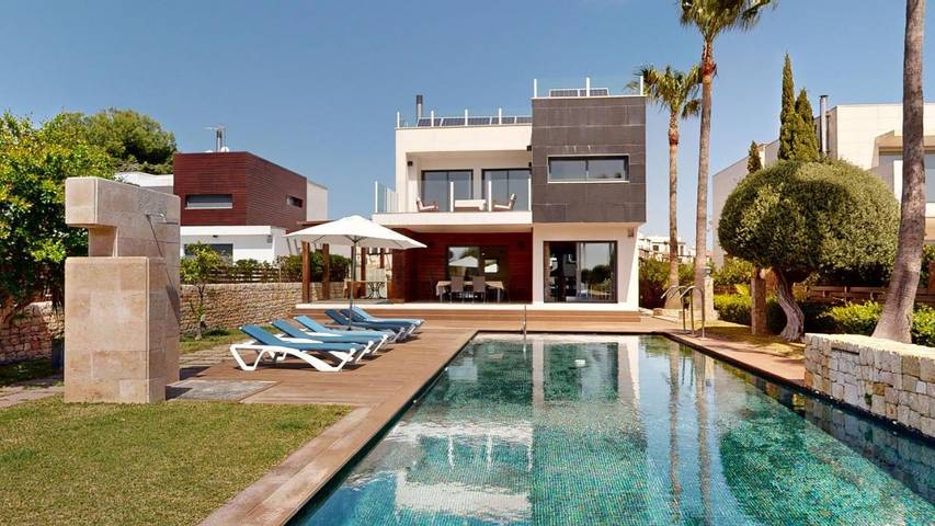 Chalet para 9 personas, con jardín además de terraza y piscina, Se admiten mascotas en Provincia de Tarragona - 2