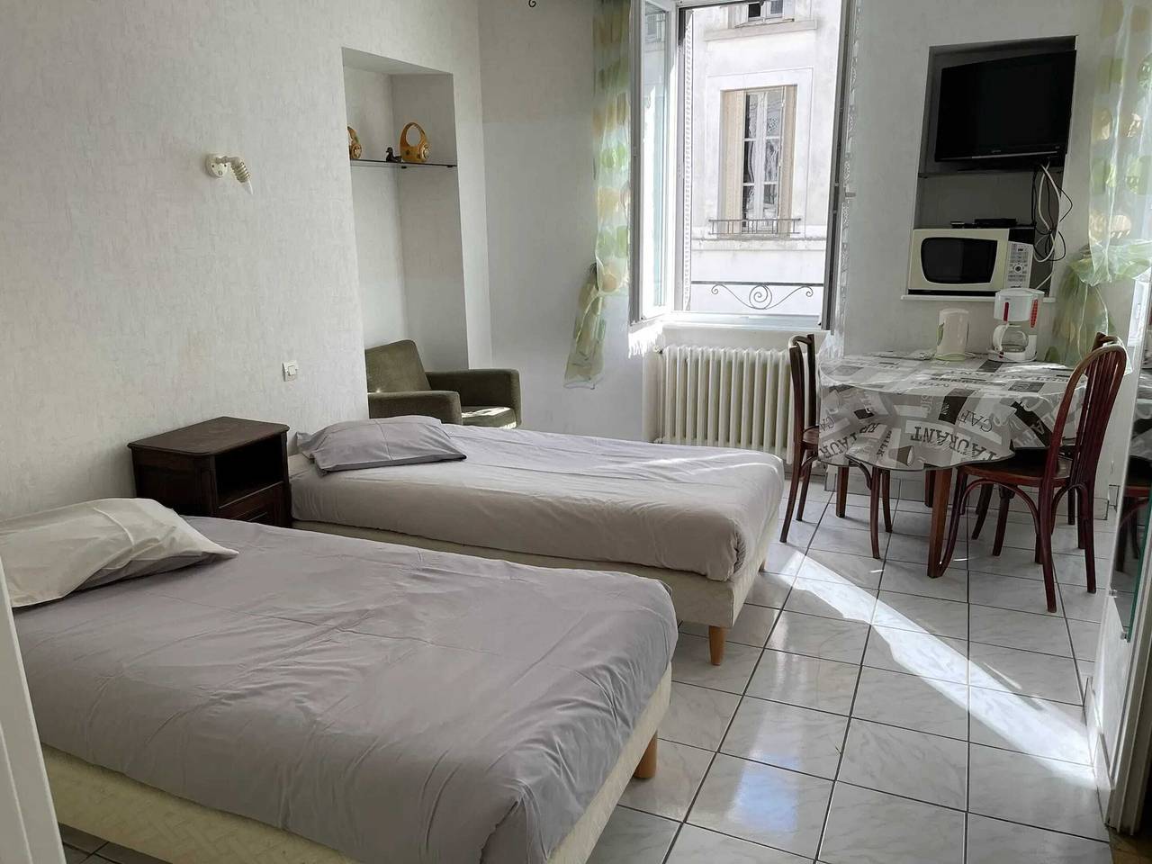 Estudio entero, Estudio encantador en Néris-les-Bains de 20 m² in Néris-les-Bains, Región de Montluçon
