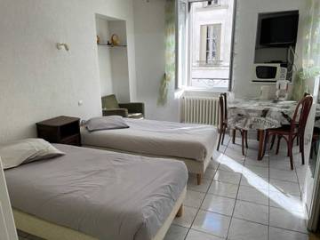 Gîte pour 2 personnes, animaux acceptés à Néris-les-Bains