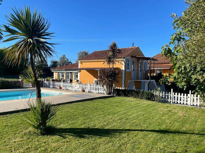 Casa de férias para 2 pessoas, com terraço e vista e ainda jardim and piscina, com animais de estimação em Arganil