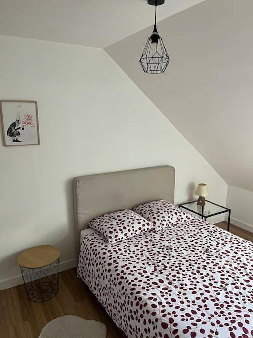 Appartement entier, One-Bedroom Apartment in Landivisiau, Région de Morlaix