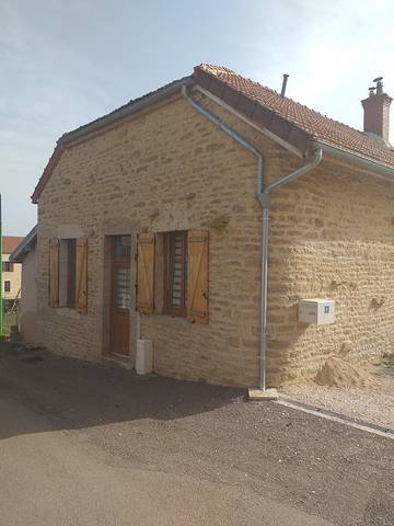 Chambre d’hôte pour 2 personnes, avec jardin dans Éguilly