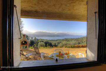Gîte pour 4 personnes, avec terrasse et jardin à Olmeto