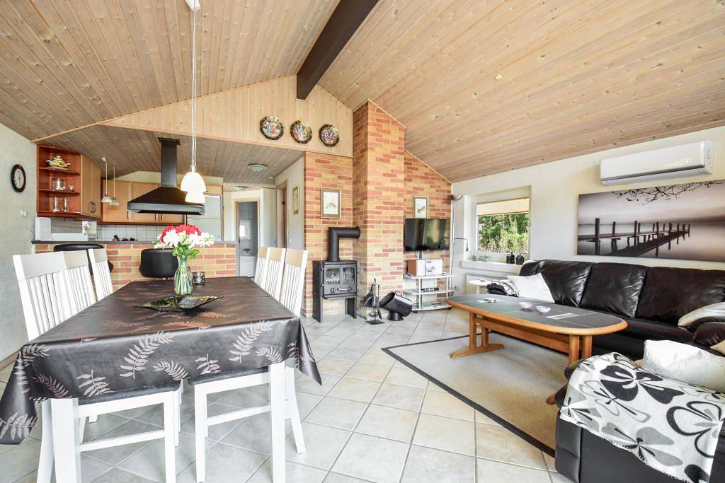 Ferienhaus nahe am Fjord mit Sauna, Whirlpool und überdachter Terrasse in Fjand, Nissum Fjord