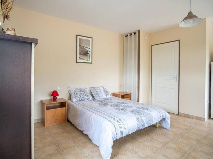 Location de vacances pour 2 personnes, avec terrasse ainsi que jardin et piscine dans Largentière - 3