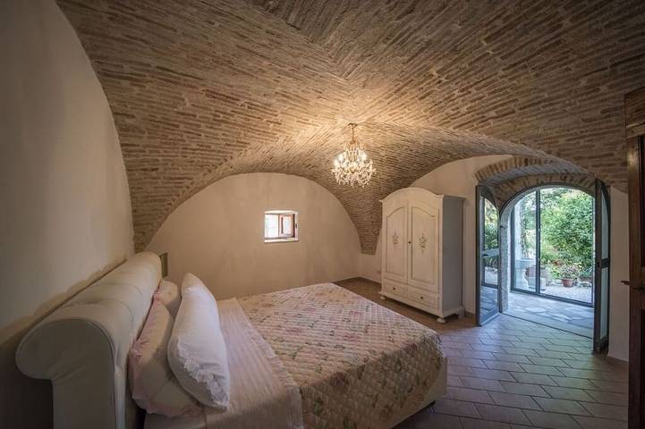 Ancient medieval tower, ideal for couples or families in Assise, Province de Pérouse