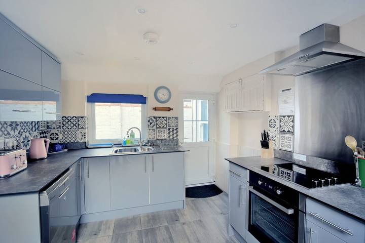 Entire apartment, 1 Cobb View in Lyme Regis, Dorset