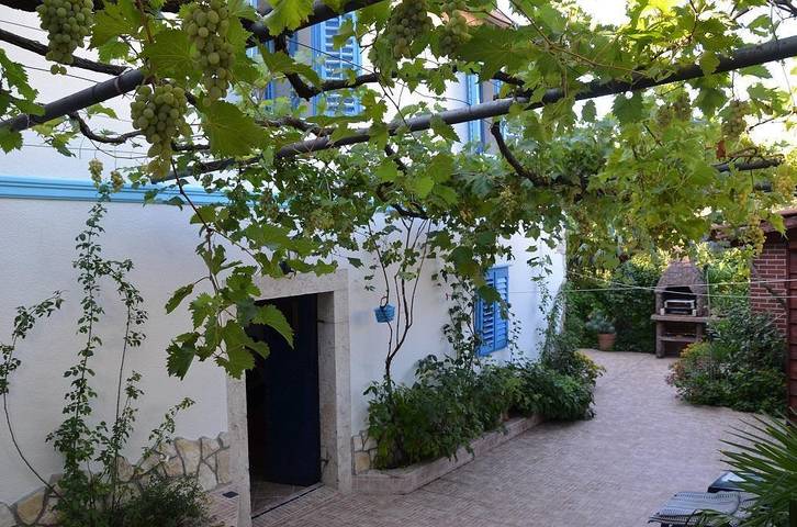 Ferienhaus für 6 Personen, mit Garten und Terrasse in Novi Vinodolski