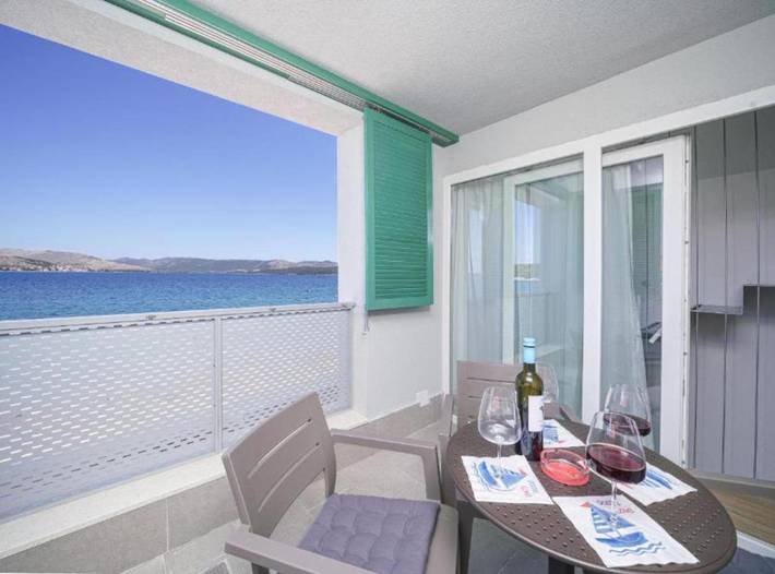 Villa pour 4 personnes, avec balcon et jardin à Brodarica