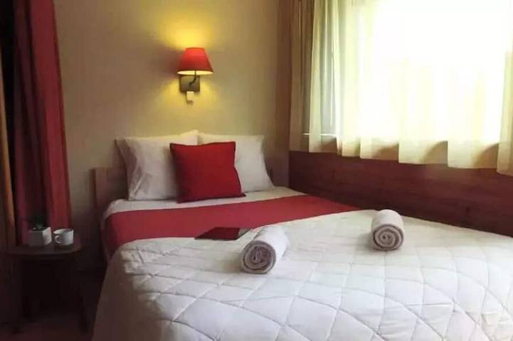 Location de vacances pour 6 personnes, avec terrasse ainsi que piscine et balcon/terrasse à Lavoûte-Chilhac - 2