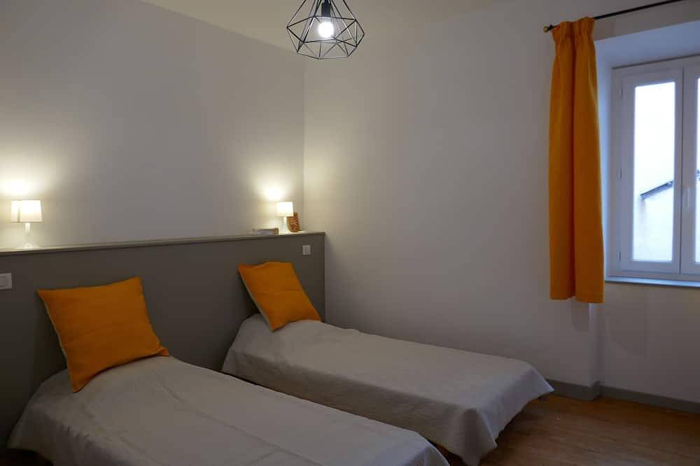 Maison en Pierre 3 Pour 4 Personnes Dans Village de Caractère Sud de L'ardèche in Chassiers, Parc naturel régional des Monts d'Ardèche