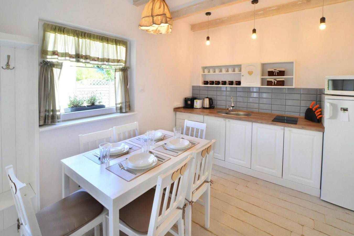Große Ferienhäuser mit Kamin und Garten in Rusinowo, Powiat Sławieński