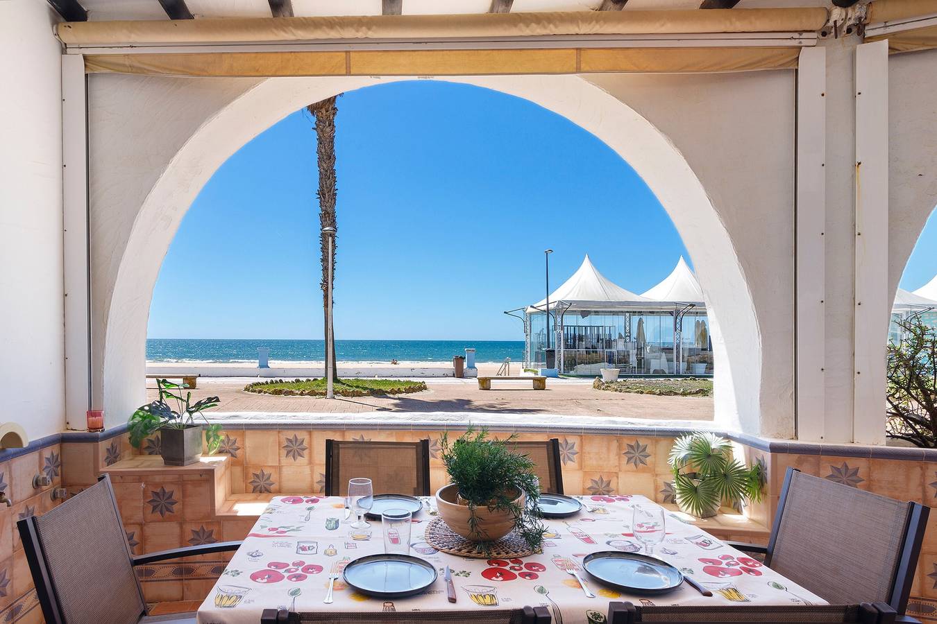 Casa à beira-mar em Matalascañas com vistas deslumbrantes para o oceano in Matalascañas, Almonte
