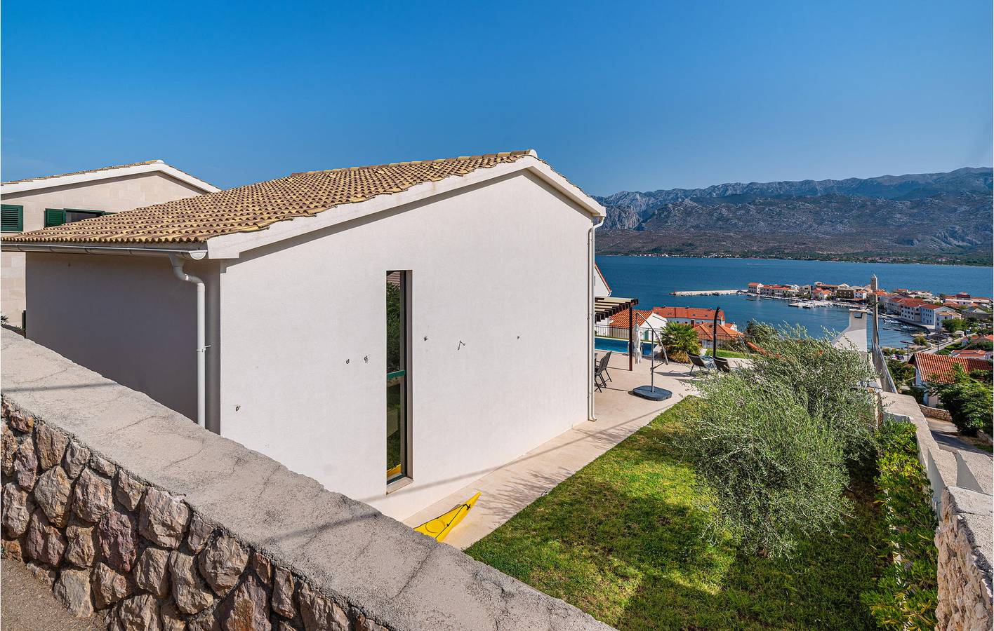 Gemütlich, nur 1,5 km vom Strand entfernt: WLAN, Pool und Terrasse in Ihrem Ferienhaus in Posedarje, Zadar