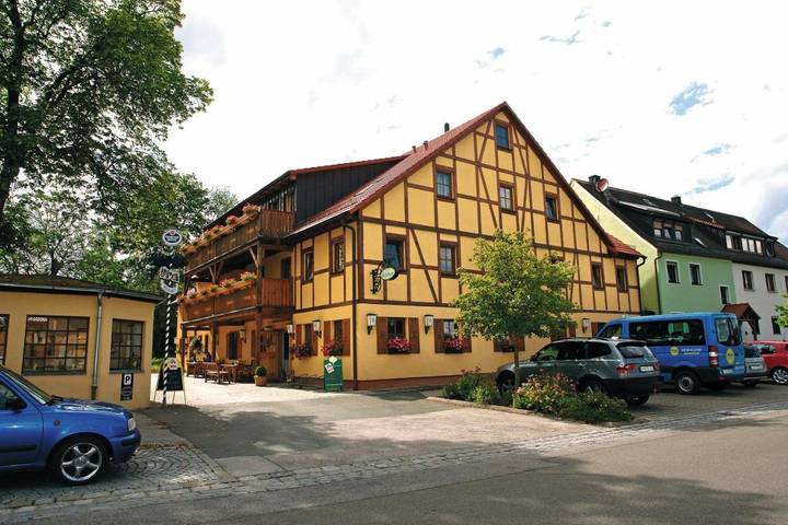 Hôtel pour 3 personnes, avec terrasse et jardin
