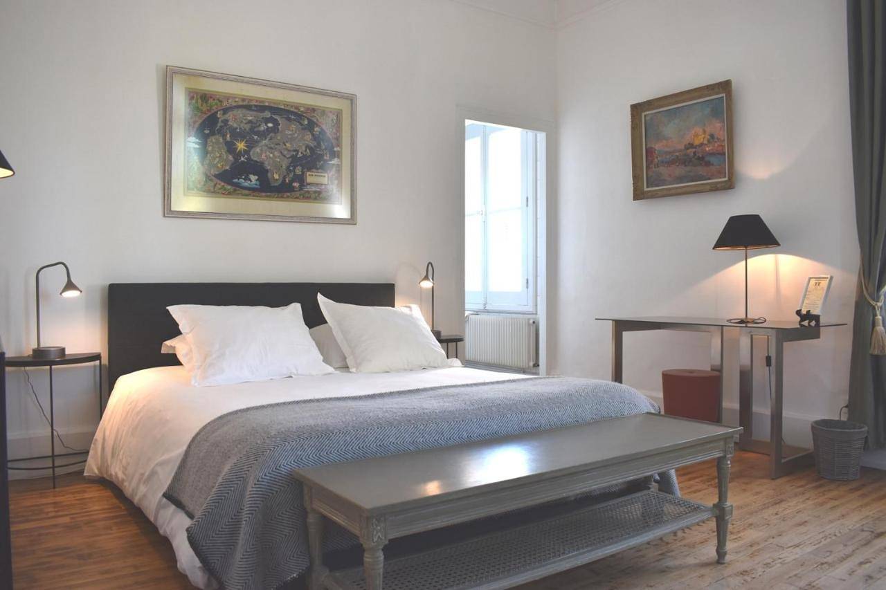 Double Room with Pool View in Verneuil-sur-Avre, Région d'Évreux