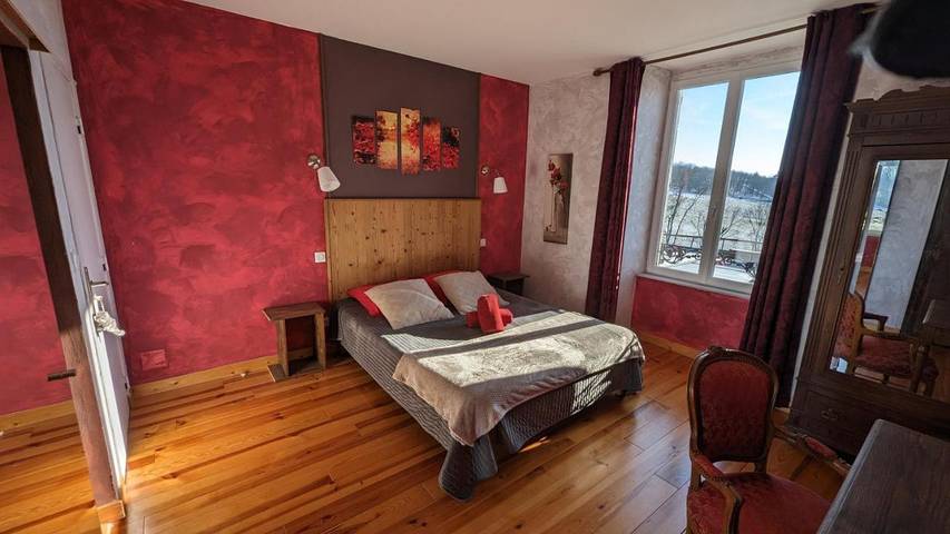Gîte pour 2 personnes, avec vue ainsi que jardin et piscine, adapté aux familles à Manglieu - 2