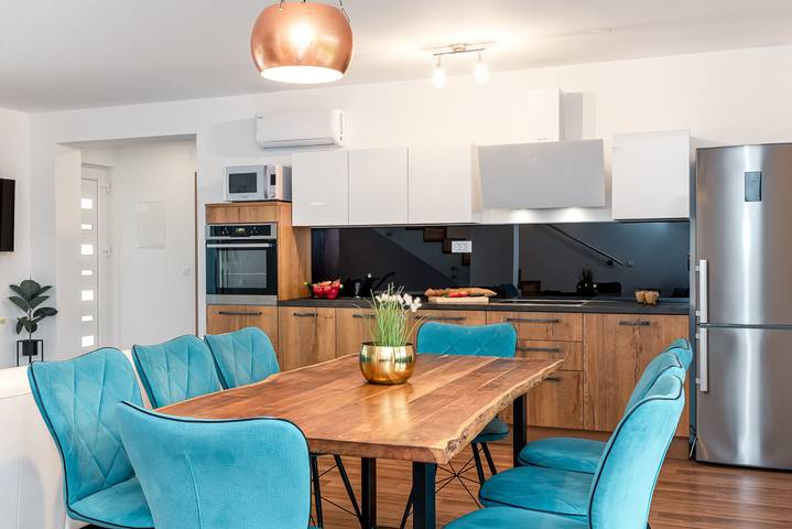 Ferienhaus für 8 Personen, mit Ausblick und Garten sowie Pool, mit Haustier
