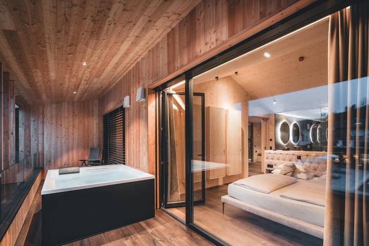 Gîte pour 4 personnes, avec Balcon et Jacuzzi ainsi que Terrasse et Jardin