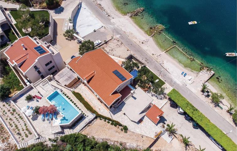 Ganze Ferienwohnung, Sonnige 2-Zimmer-Wohnung mit Pool, Terrasse und 400 m zum Strand in Dubrovnik-Neretva