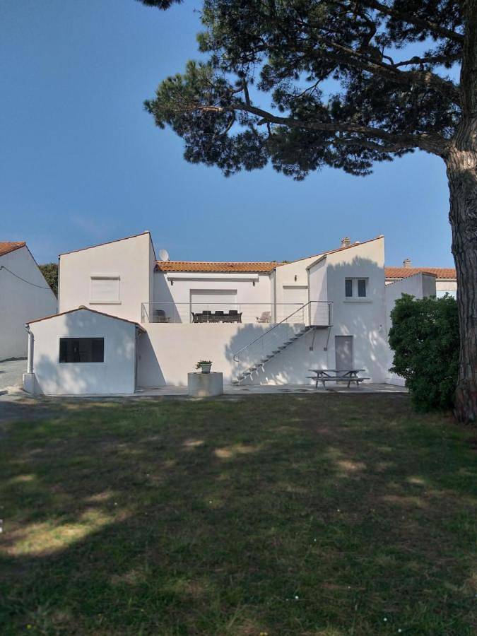Location de vacances pour 8 personnes, avec Balcon et Terrasse ainsi que Jardin et Vue dans Plage de la Plaisance