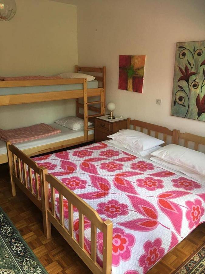 Chambre d’hôte pour 11 personnes, avec Terrasse à Sežana