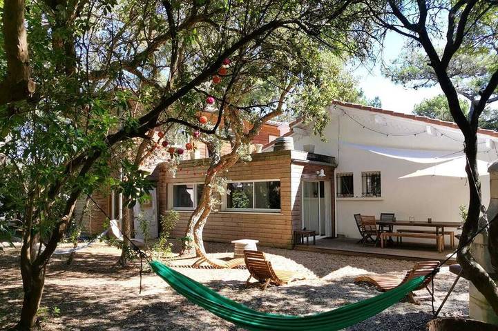 Location de vacances pour 11 personnes, avec jardin ainsi que terrasse et jacuzzi dans Plage des Estagnots