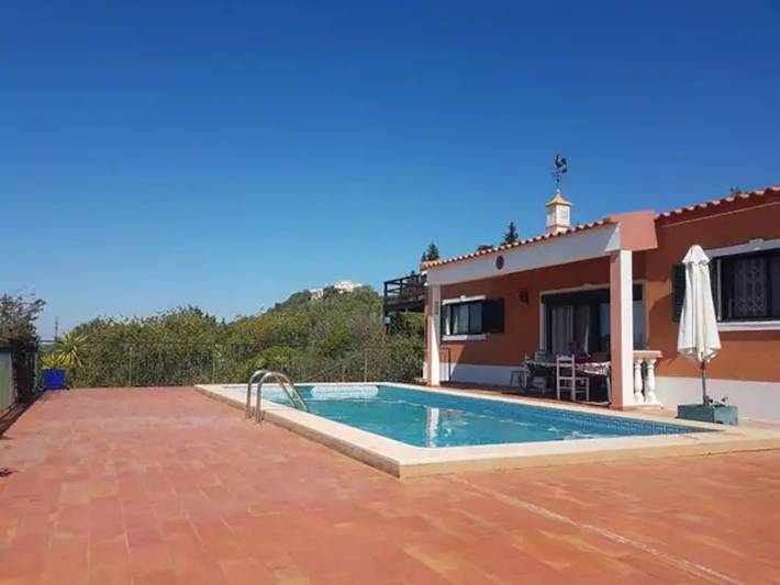 Villa for 6 people, with terrace and pool in 
