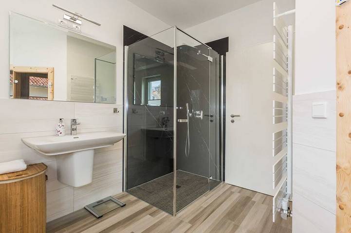 Luxus See - Domizil mit Sauna, Kamin, eigener Seezugang - Ferienhaus Rohrdommel in Krakow am See, Mecklenburgische Seenplatte