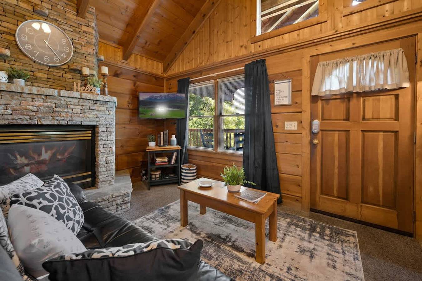 Ganze Wohnung, Location Cute Studio Log Cabin Fireplace Hot Tub in Pigeon Forge, Sevier County