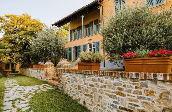 Villa per 6 persone, con Balcone e Idromassaggio nonché Terrazza e Giardino a Monforte d'Alba