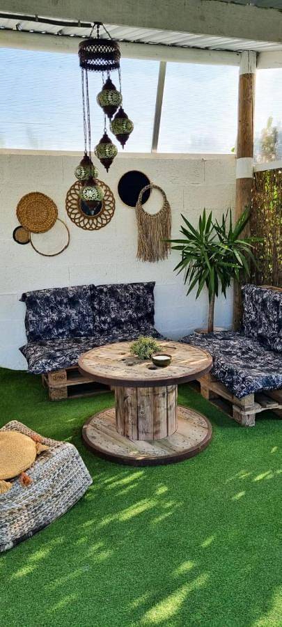 Location de vacances pour 4 personnes, avec jardin ainsi que vue et piscine à Chauvé