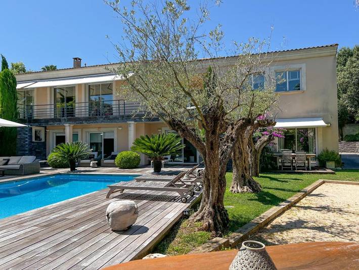 Appartement de vacances pour 4 personnes, avec vue ainsi que piscine et jardin