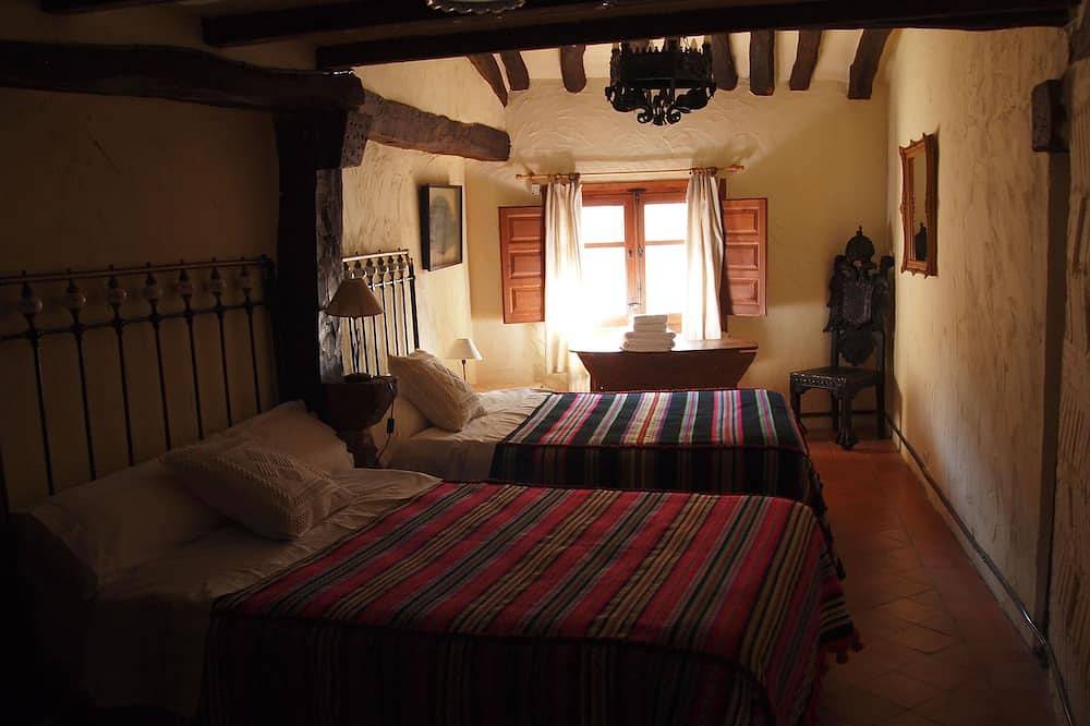 Villapajar, ländliches Haus am Fluss in der Sierra de la Demanda, 26 km von Burgos in Villasur de Herreros, Burgos Provinz