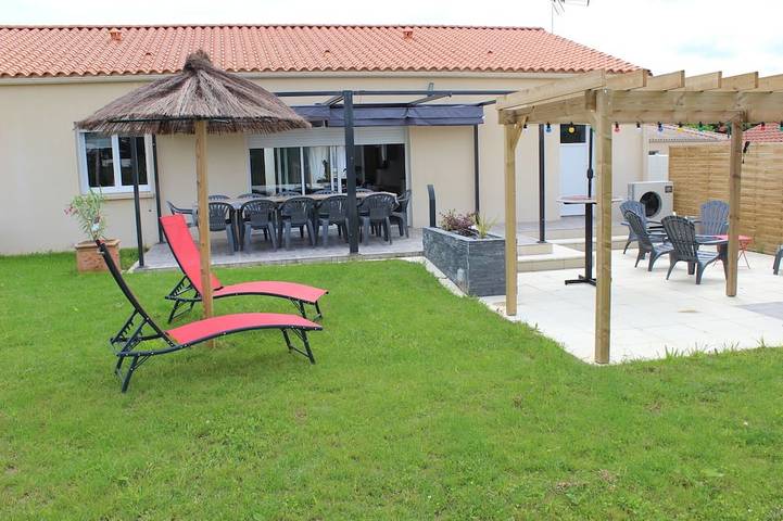 Location de vacances pour 12 personnes, avec Terrasse et Jardin à Saint-Mars-la-Réorthe