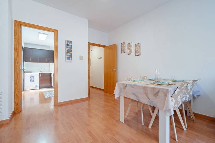Apartamento entero, Apartamento 'Ángel' con terraza privada, Wi-Fi y aire acondicionado in Vinebre, Tierras del Ebro